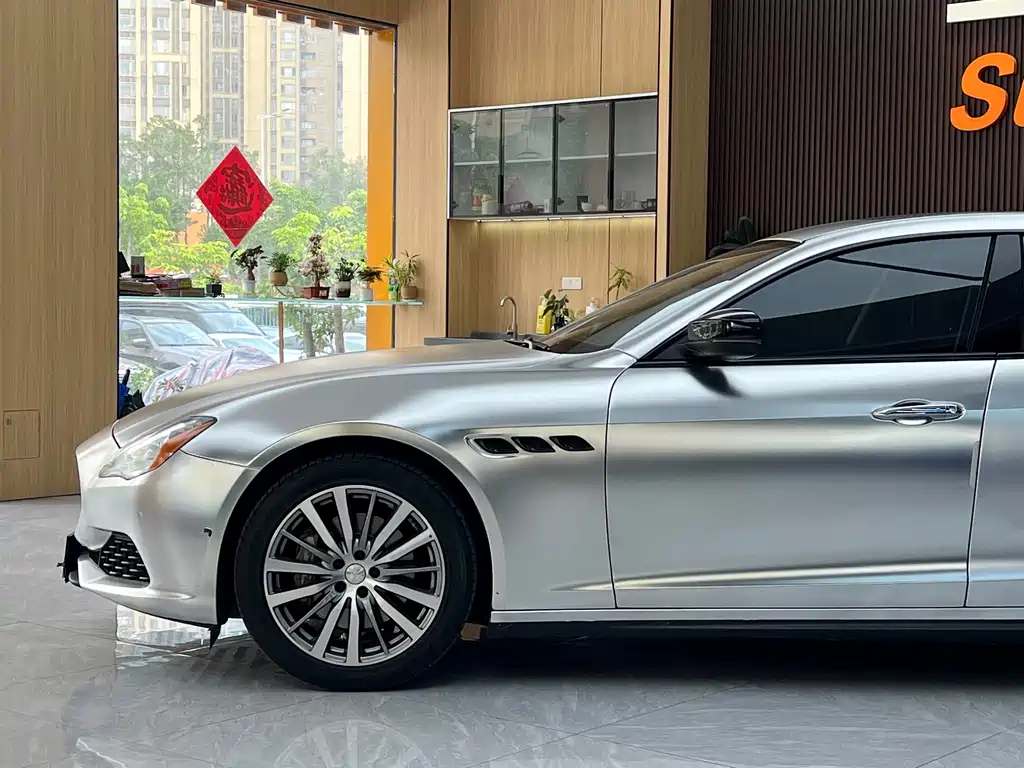 Maserati Quattroporte 2017 — фото 14
