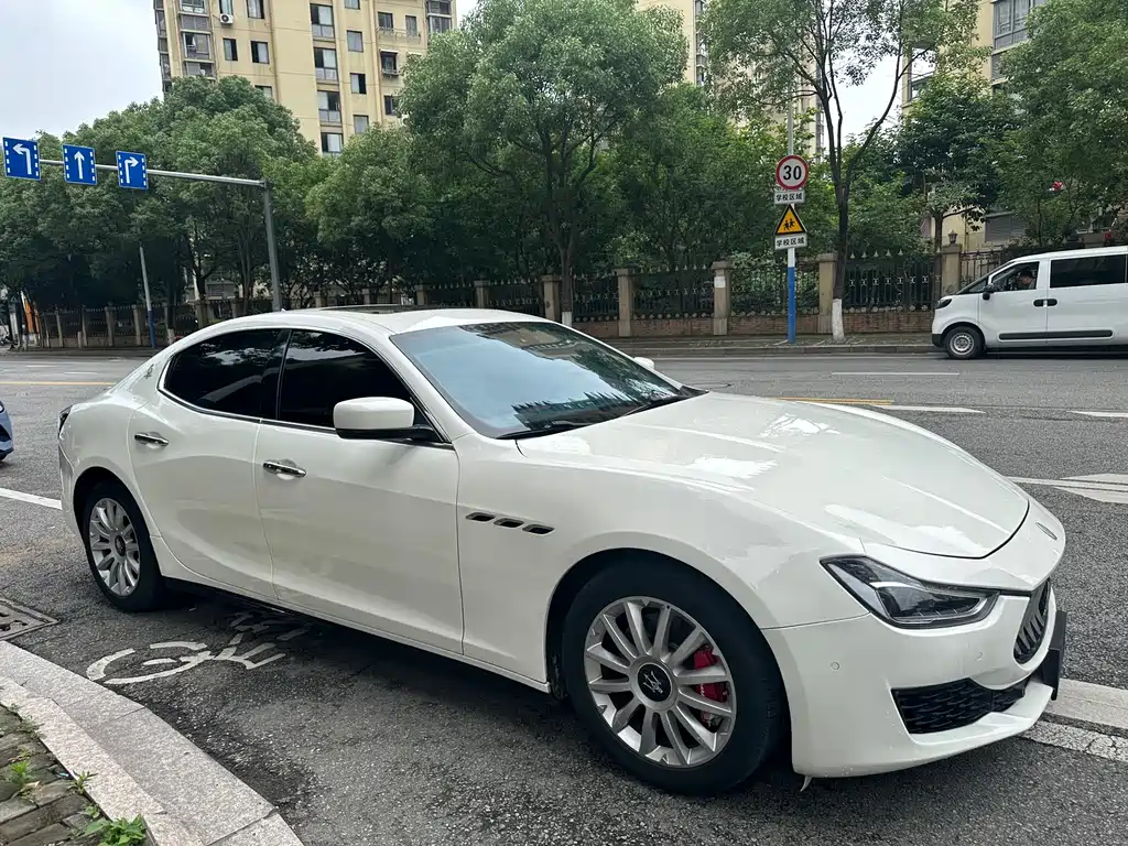 Maserati Ghibli 2017 — фото 5