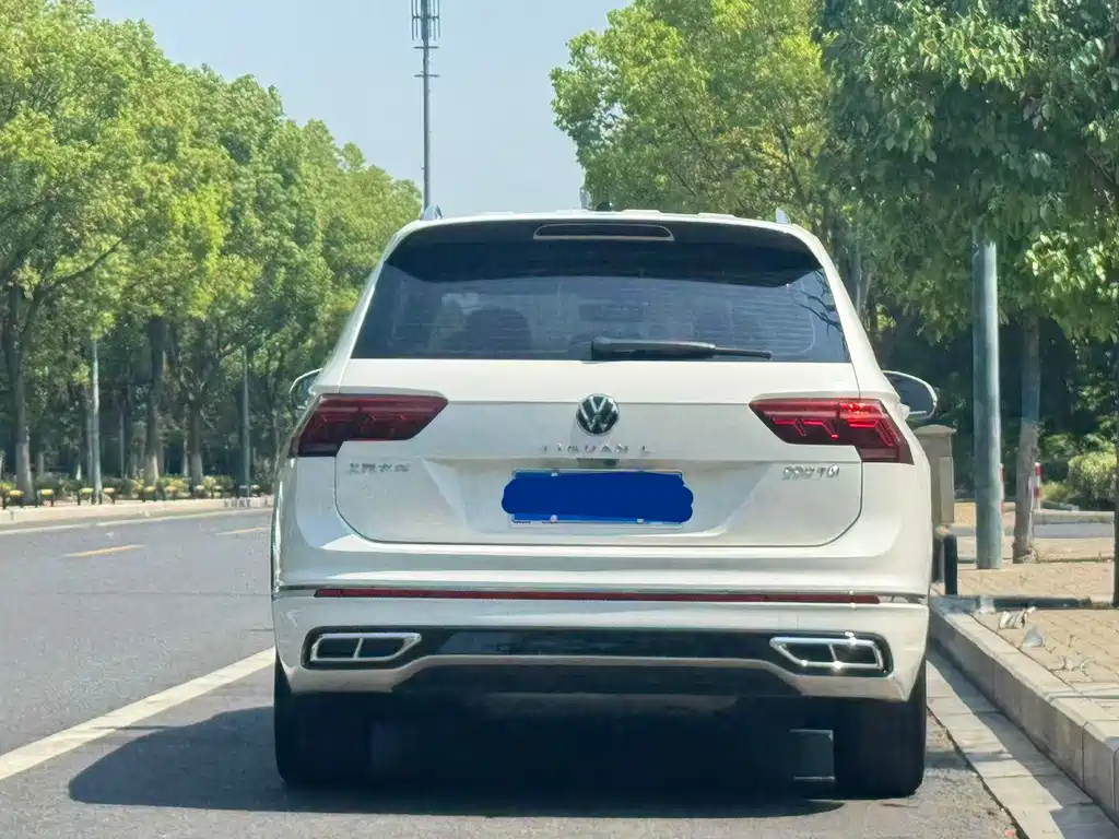 Volkswagen Tiguan L 2023 — фото 4