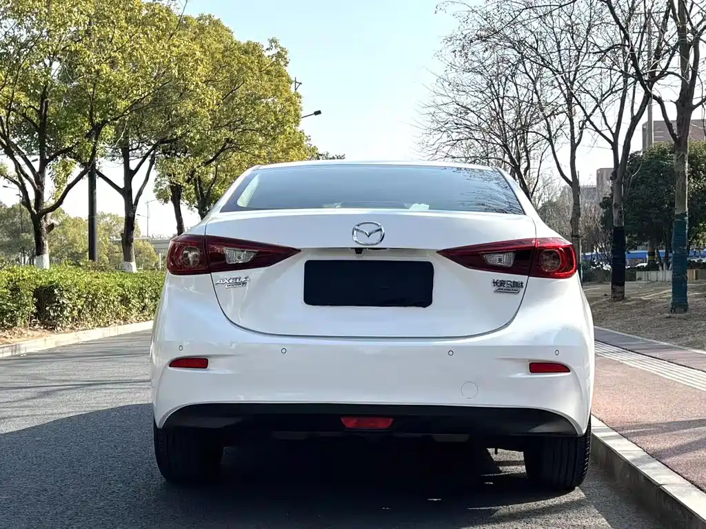 Mazda 3 Axela 2017 — фото 11