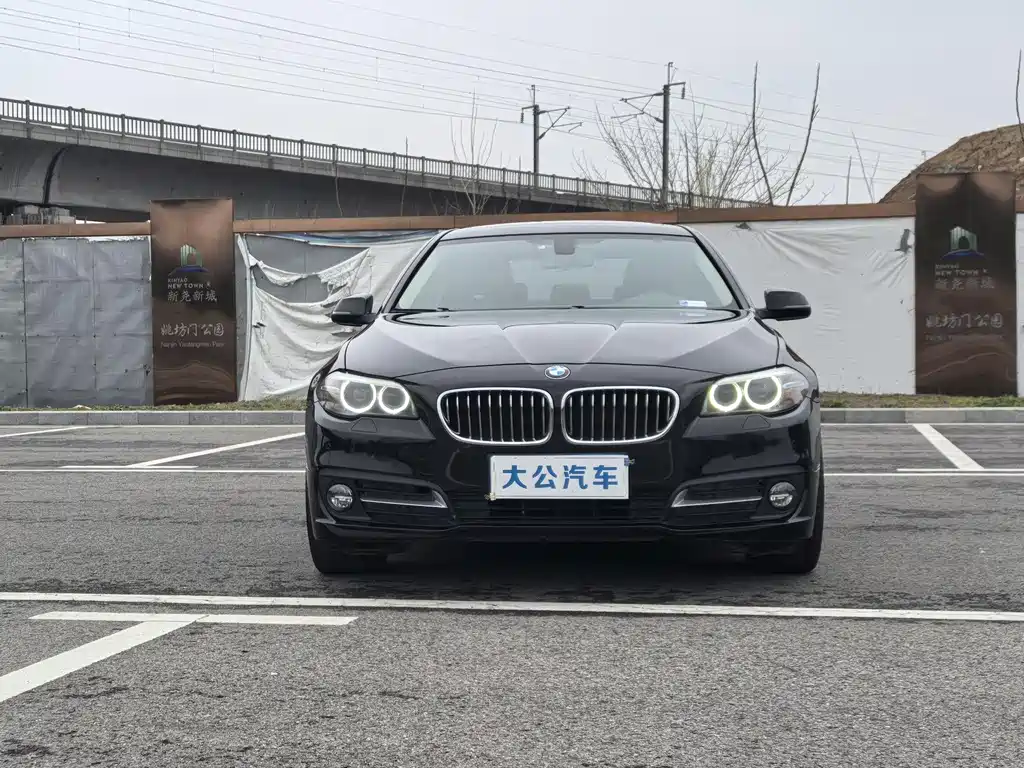 BMW 5 Series 2017 — фото 2