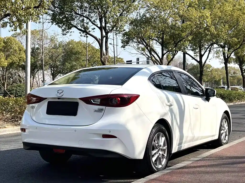 Mazda 3 Axela 2017 — фото 12