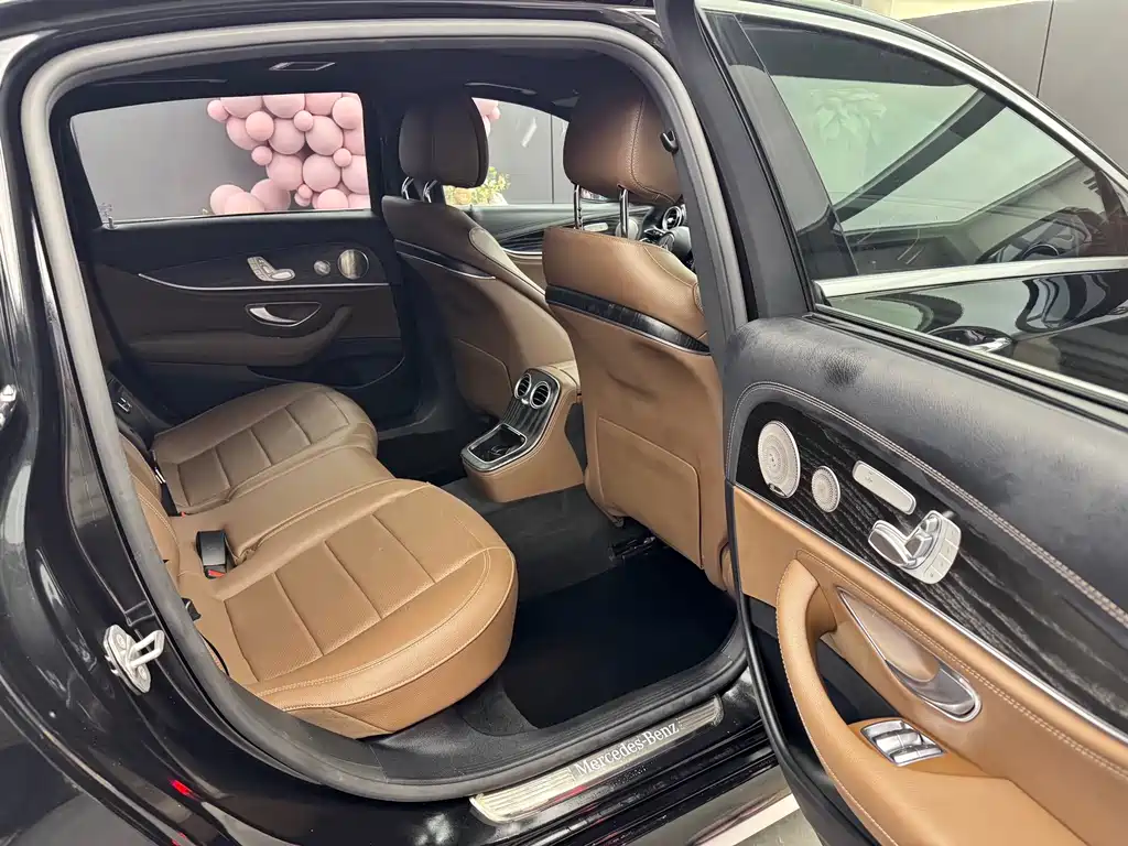 Mercedes-Benz E-Class 2022 — фото 10