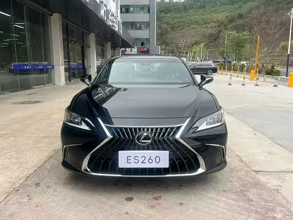 Lexus ES 2022