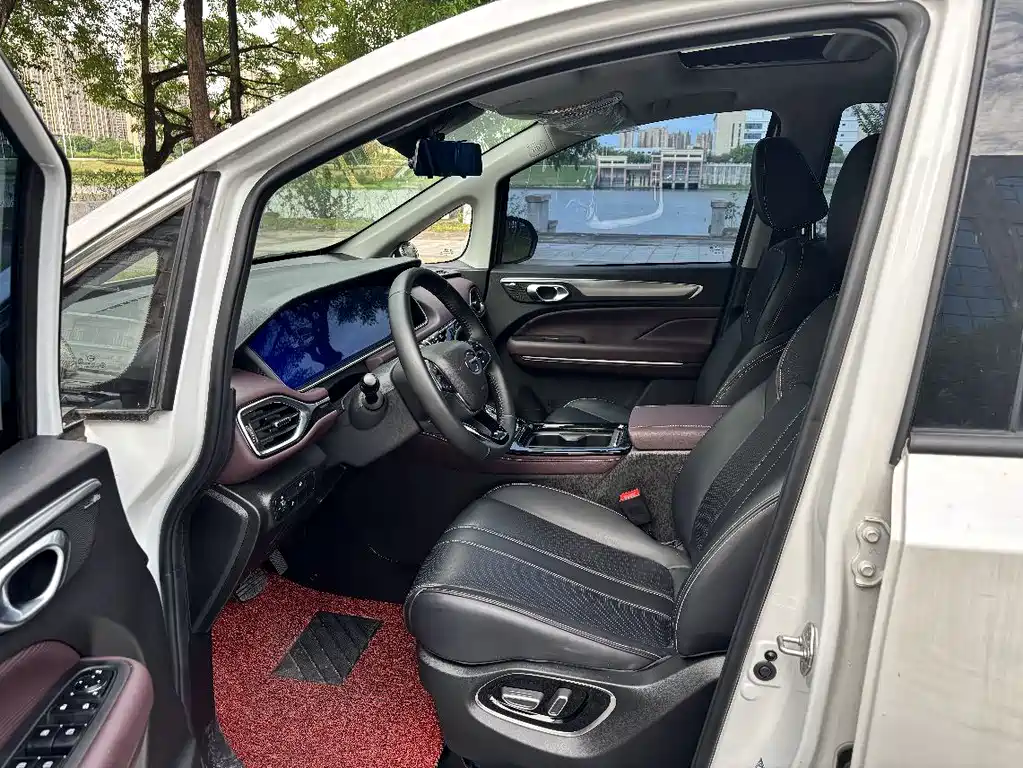GAC Motor Trumpchi M6 2025 — фото 2