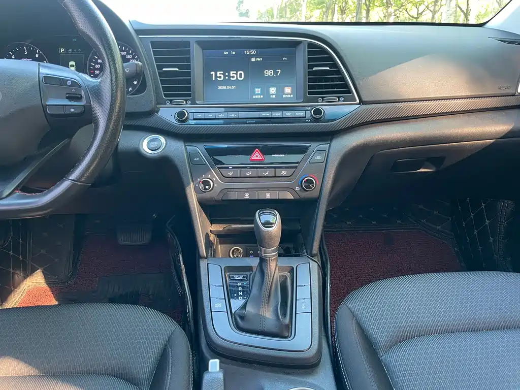 Hyundai Elantra 2019 — фото 13