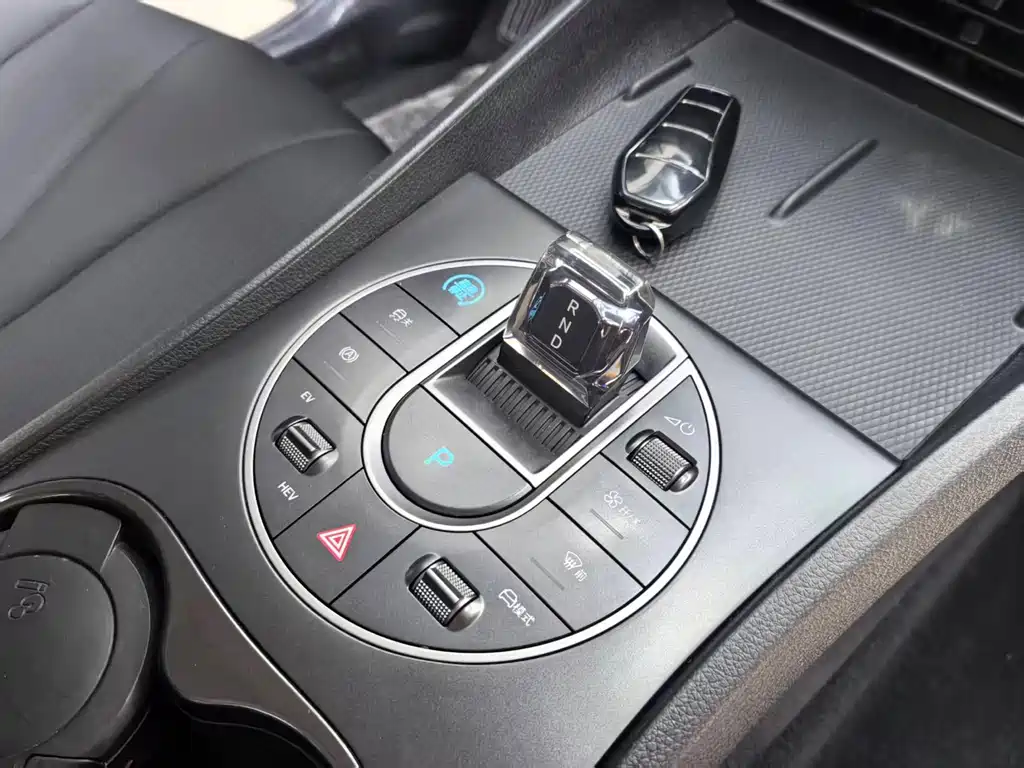 BYD Seal 05 DM-i 2025 — фото 13
