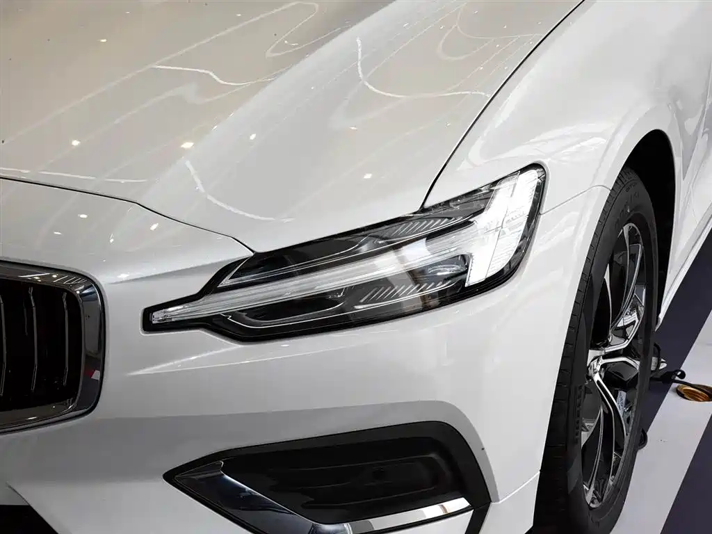 Volvo S60 2021 — фото 14