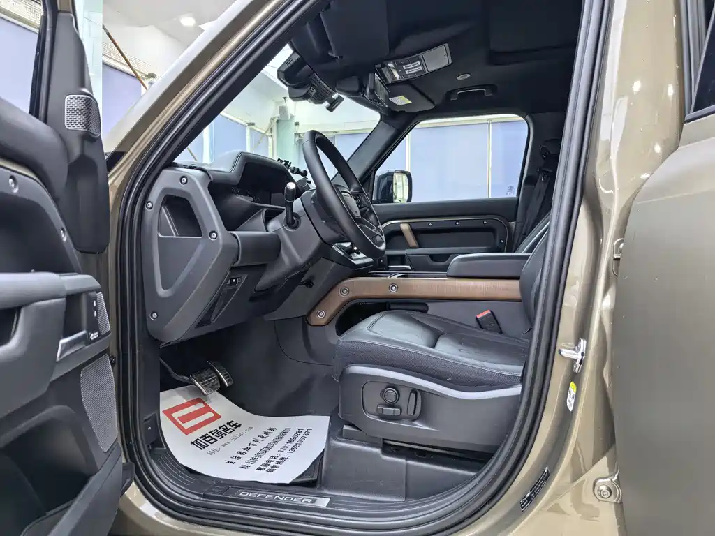Land Rover Defender 2023 — фото 12