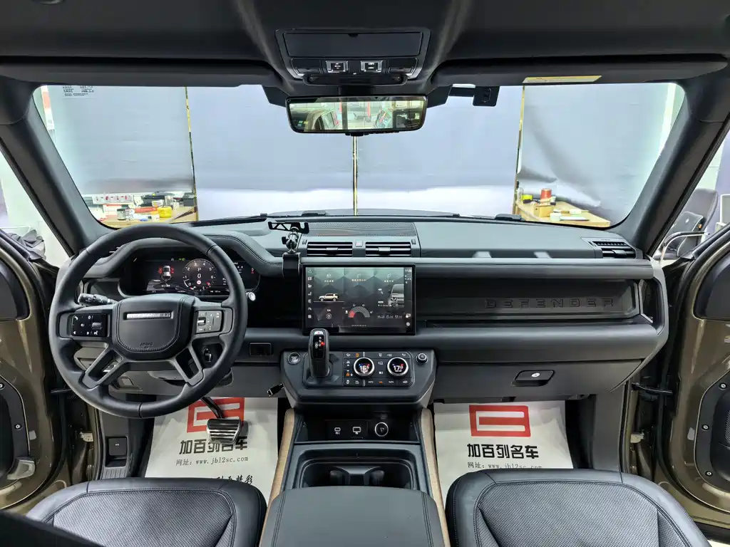 Land Rover Defender 2023 — фото 11