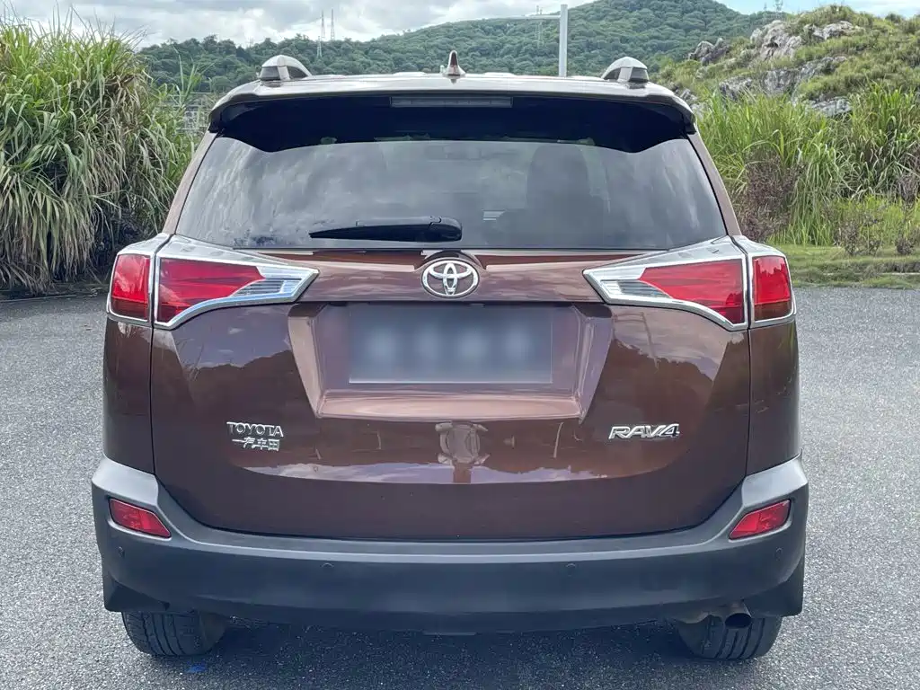 Toyota RAV4 2016 — фото 8