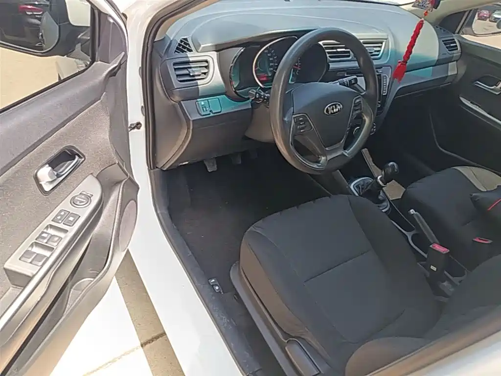 Kia K2 2015 — фото 16