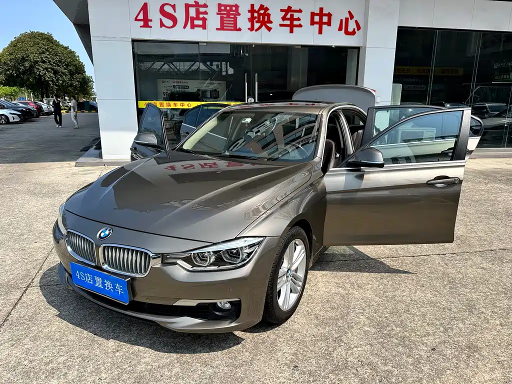 BMW 3 Series 2019 — фото 21