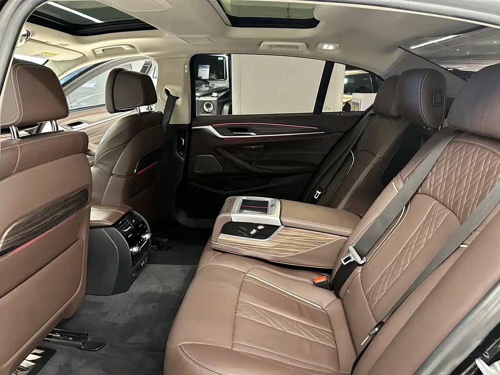 BMW 5 Series 2020 — фото 15