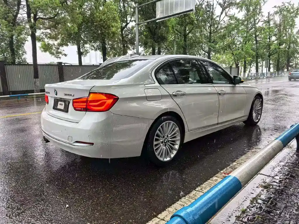 BMW 3 Series 2017 — фото 9