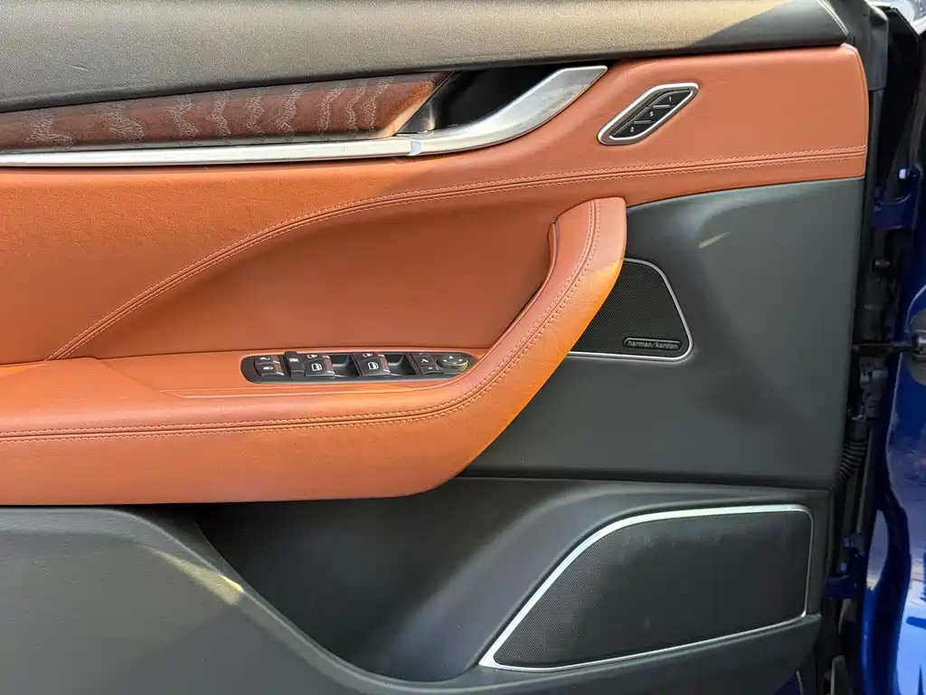 Maserati Levante 2017 — фото 13
