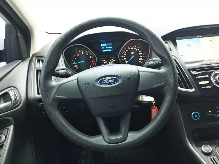Ford Focus 2018 — фото 15