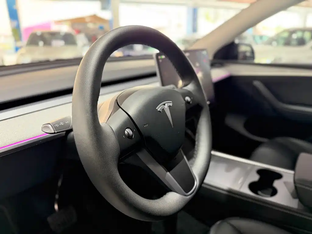 Tesla Model Y 2024 — фото 9