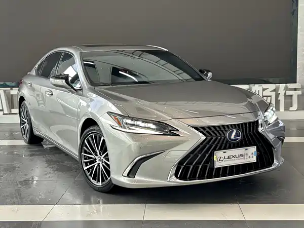 Lexus ES 2022