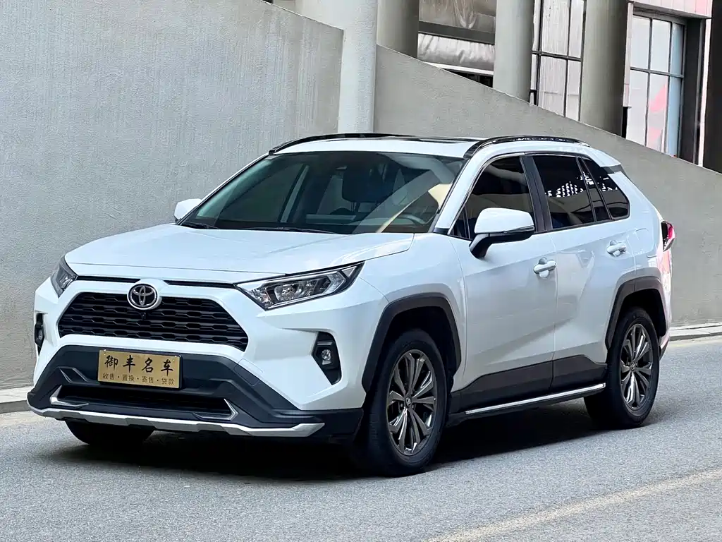 Toyota RAV4 2024 — фото 1