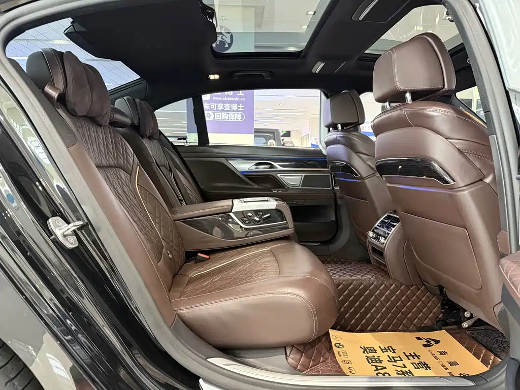 BMW 7 Series 2020 — фото 10