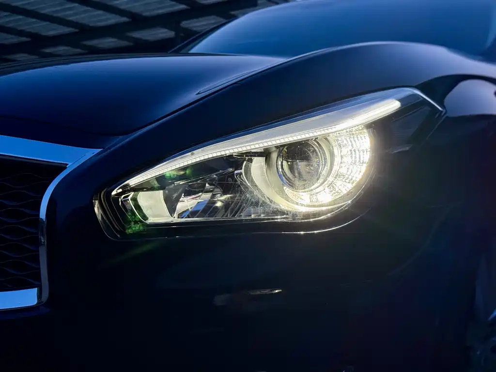 Infiniti Q70 2018 — фото 36