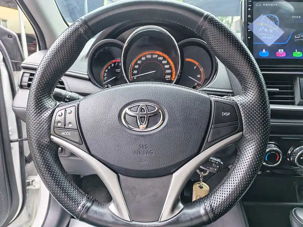 Toyota Yaris L 2022 — фото 18