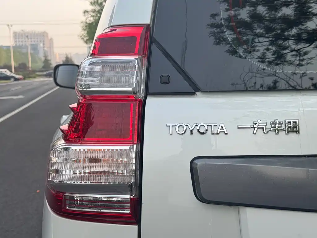 Toyota Prado 2017 — фото 9