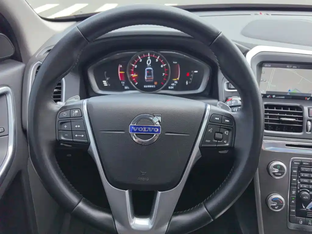 Volvo XC60 2015 — фото 8
