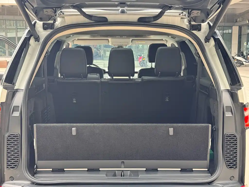 Land Rover Discovery 2019 — фото 18