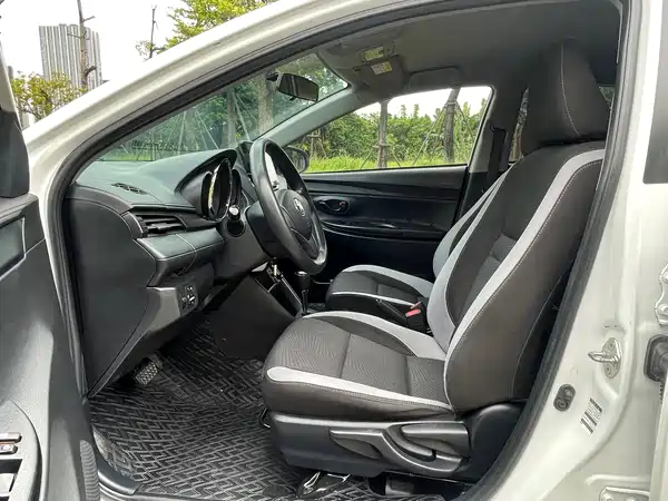 Toyota Yaris L 2020