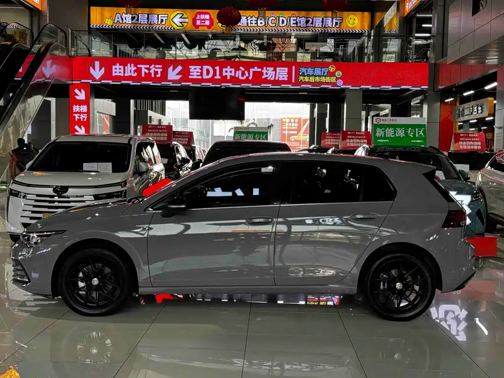 Volkswagen Golf 2024