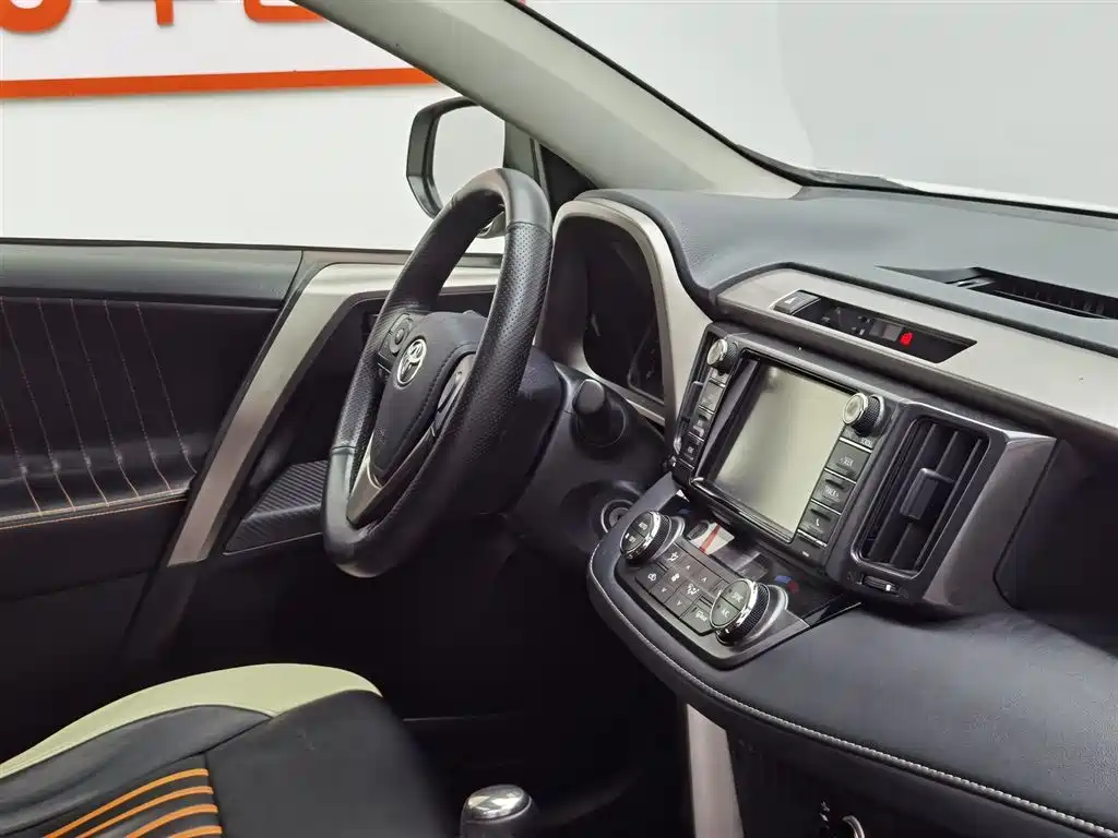 Toyota RAV4 2015 — фото 22