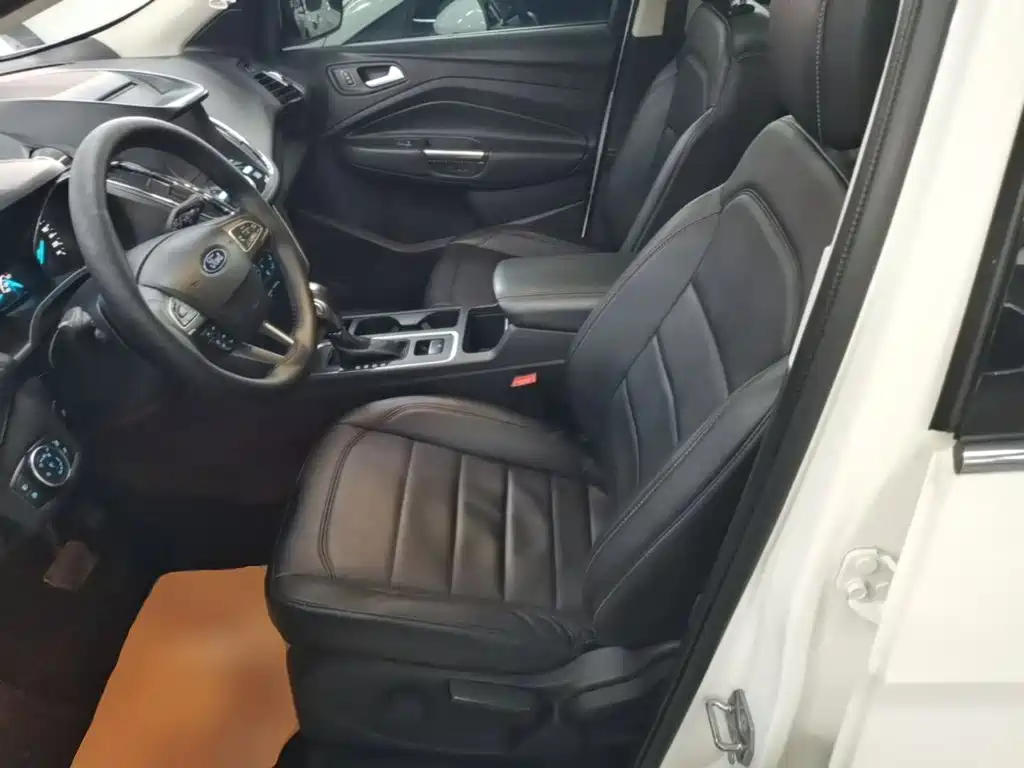 Ford Kuga 2018 — фото 11