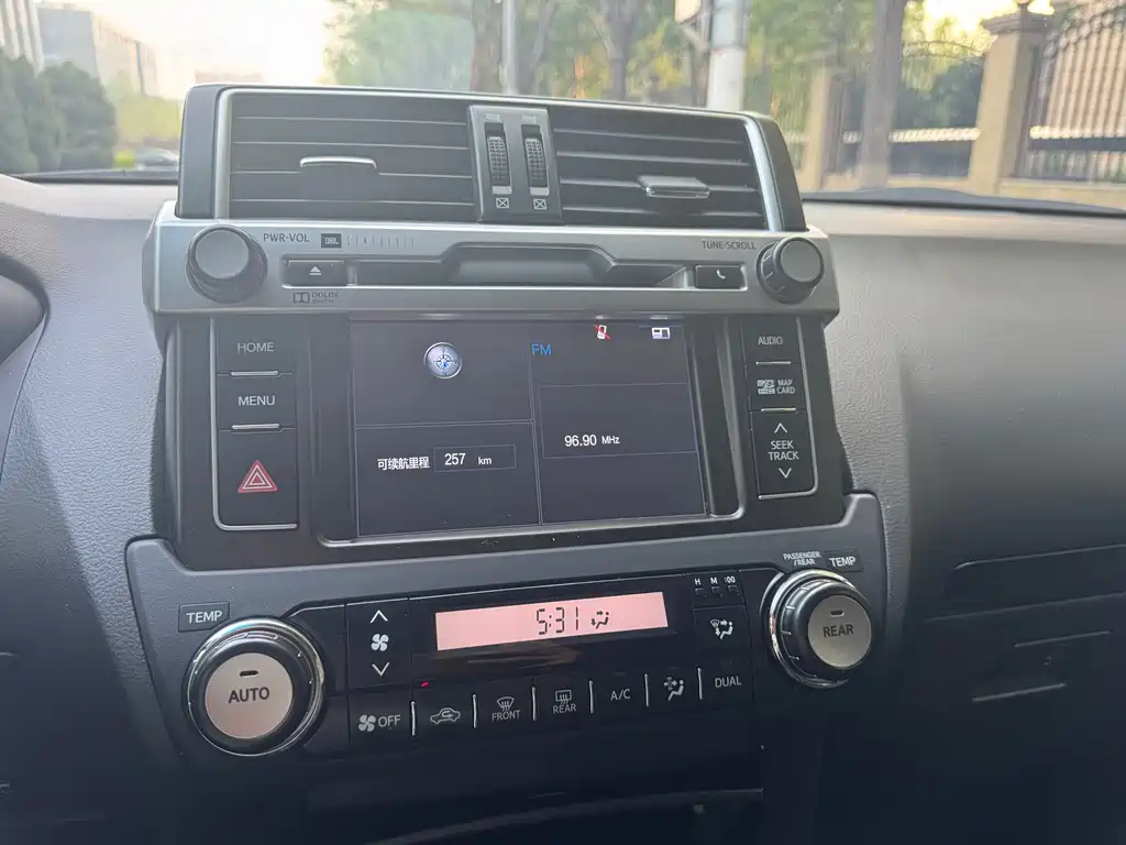 Toyota Prado 2017 — фото 16