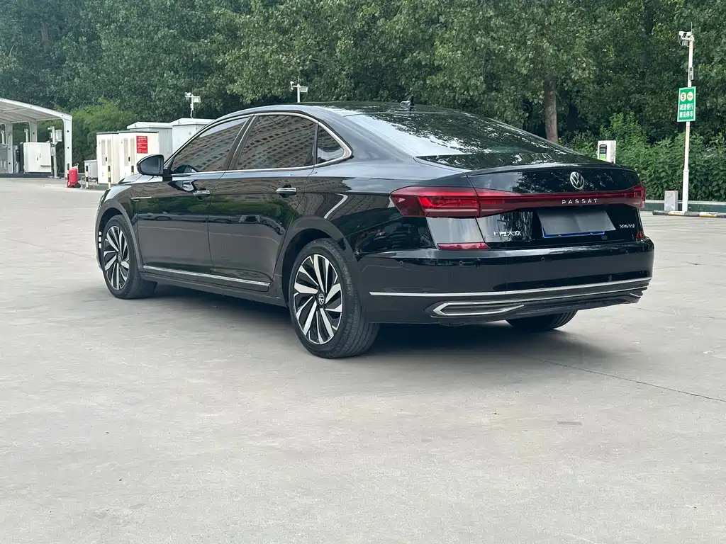 Volkswagen Passat 2023 — фото 9