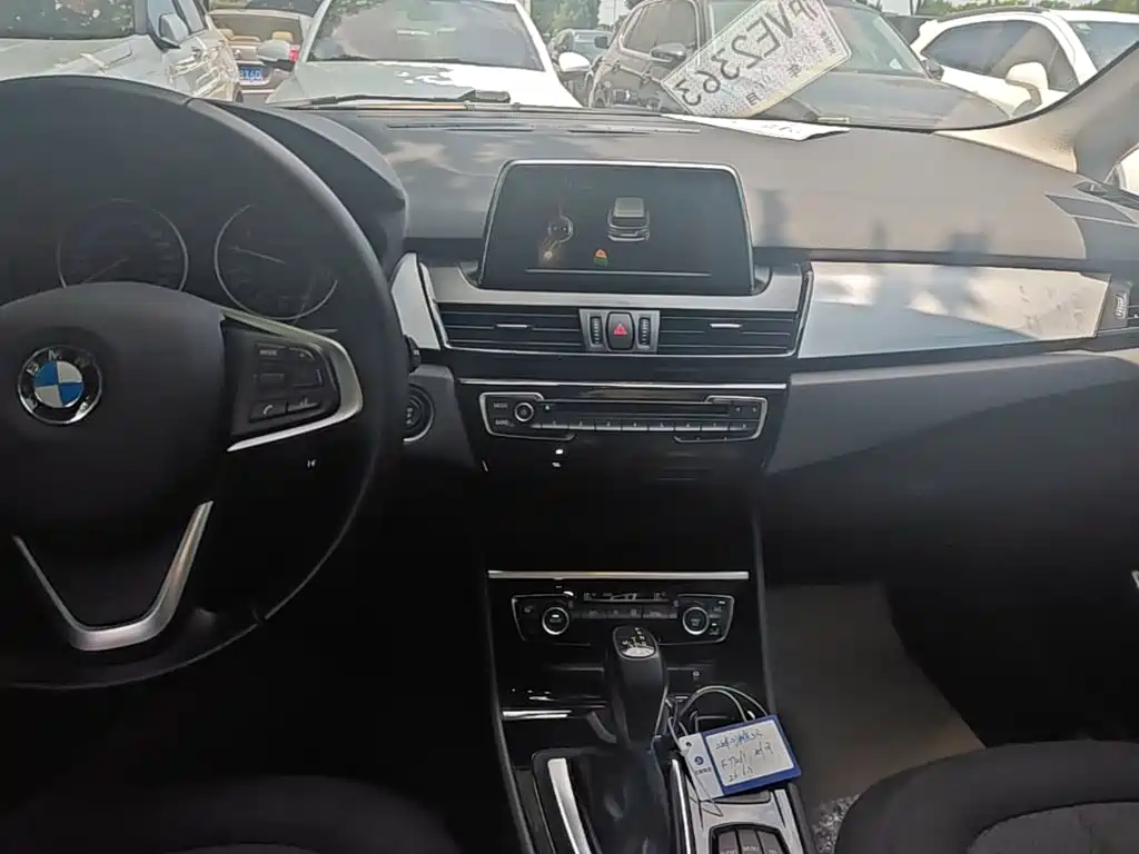 BMW 2 Series Active Tourer 2017 — фото 13