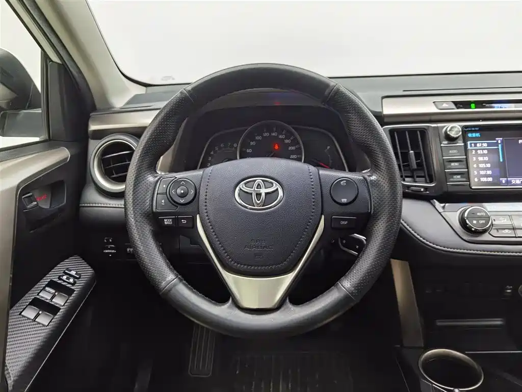 Toyota RAV4 2015 — фото 11