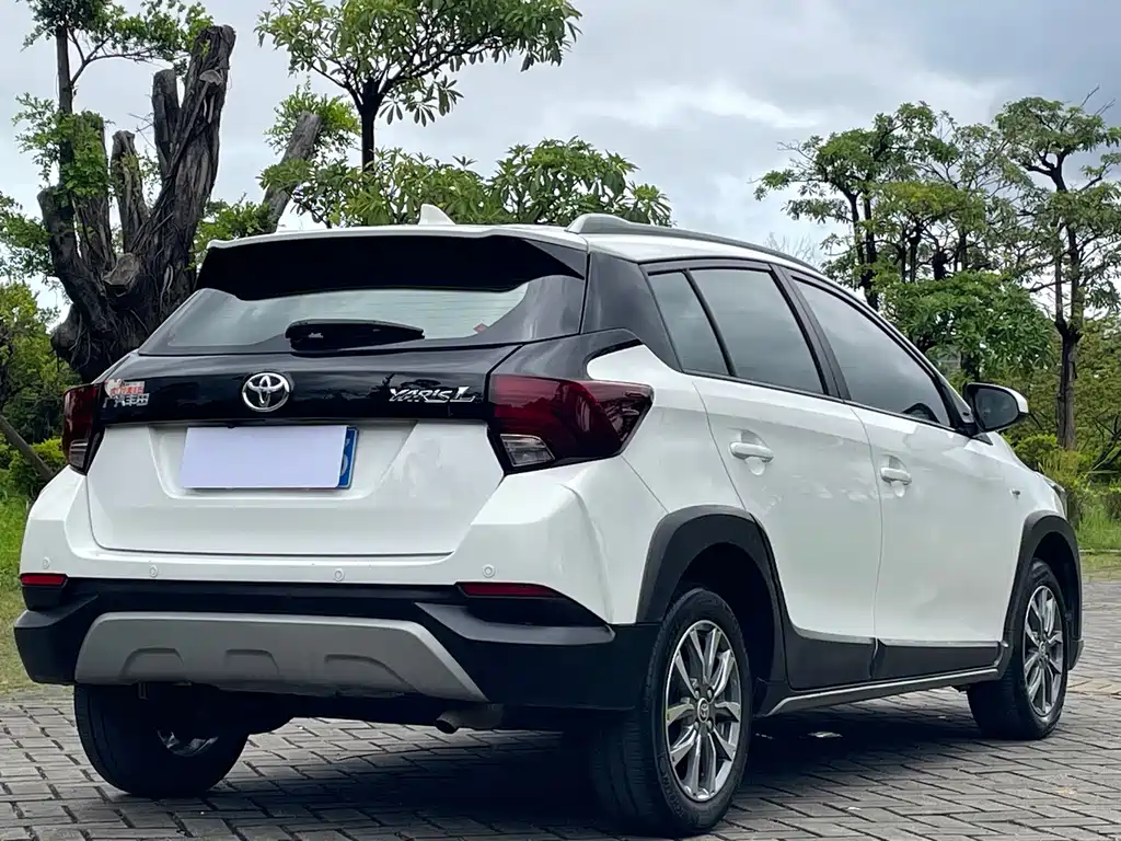 Toyota Yaris L 2020 — фото 10
