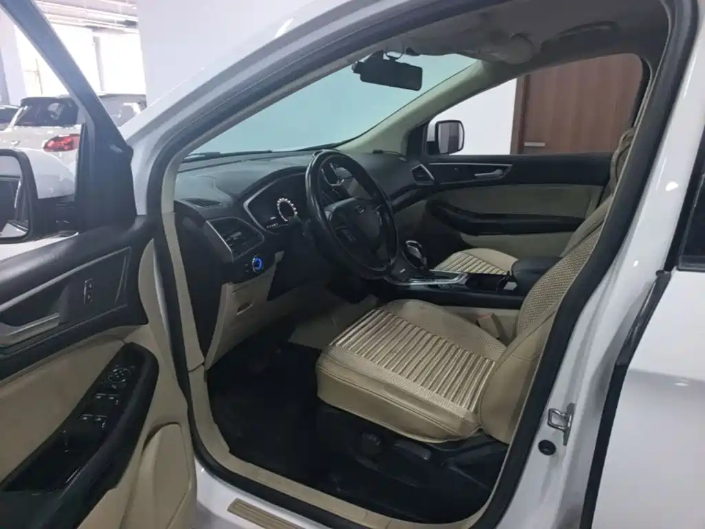 Ford Edge 2017 — фото 16