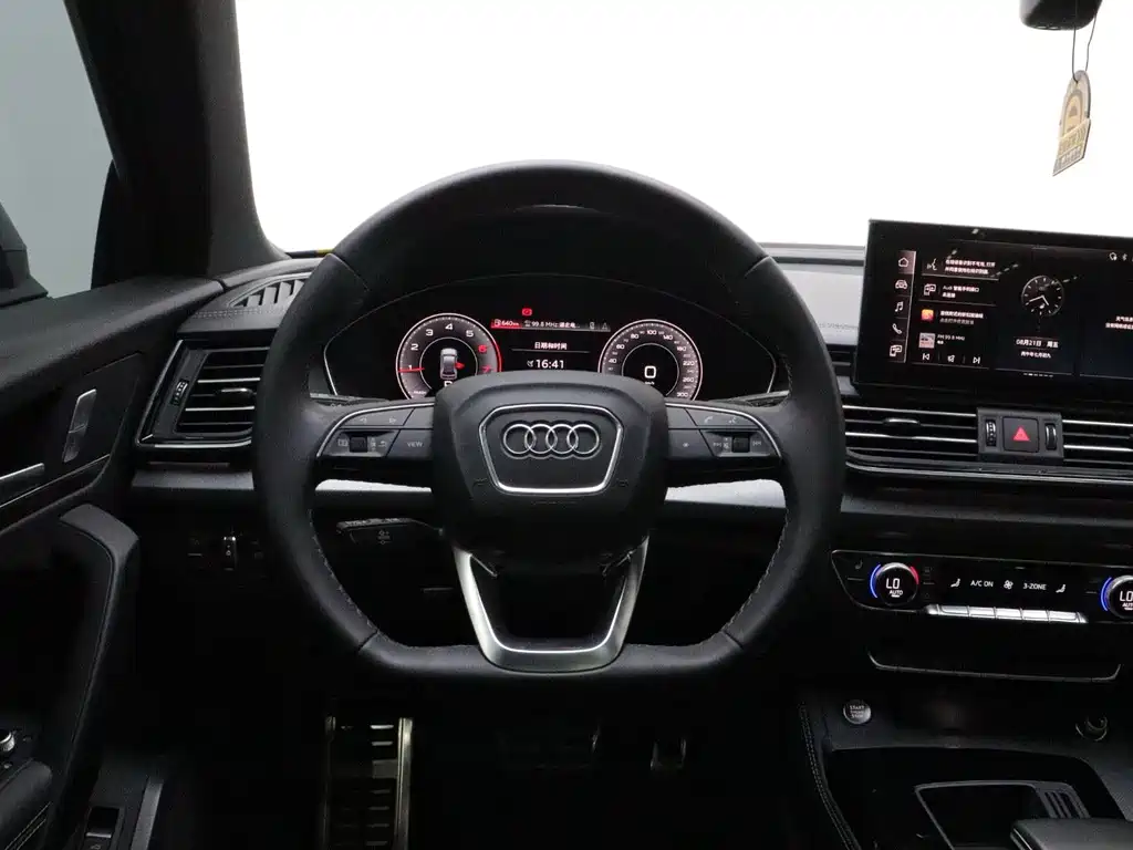 Audi Q5L 2023 — фото 14