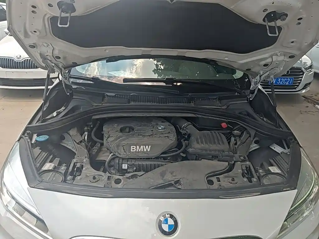 BMW 2 Series Active Tourer 2017 — фото 20