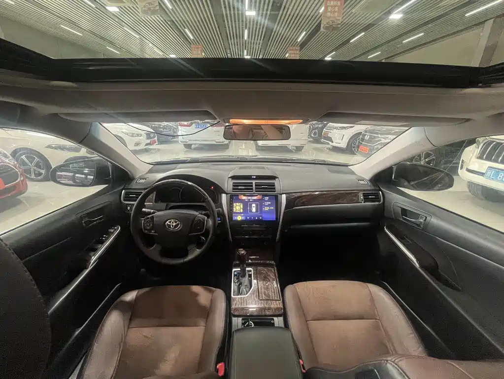 Toyota Camry 2017 — фото 9