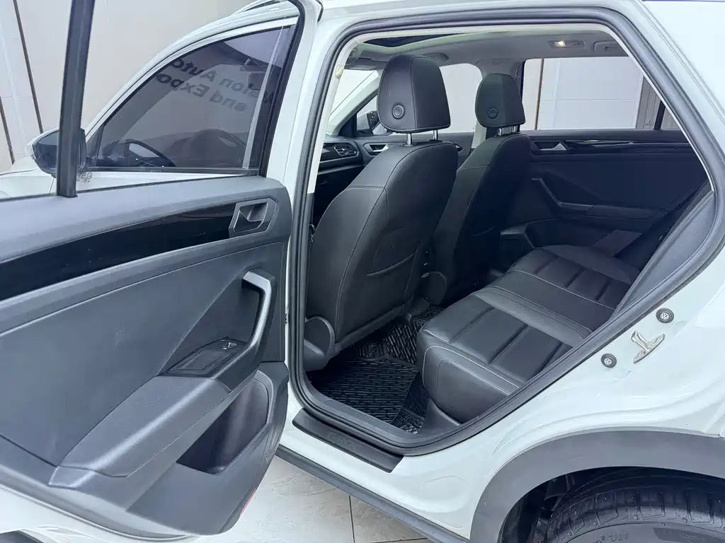 Volkswagen T-Roc 2023 — фото 15