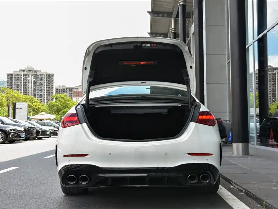 Mercedes-Benz C-Class AMG 2025 — фото 11
