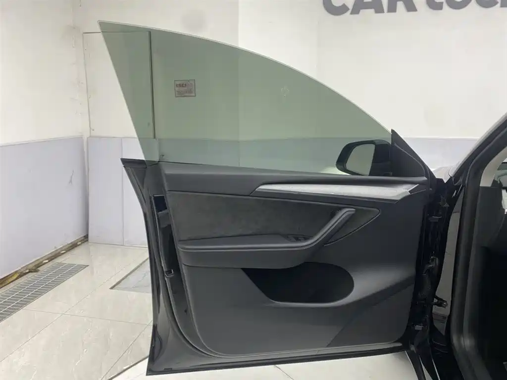 Tesla Model Y 2023 — фото 16