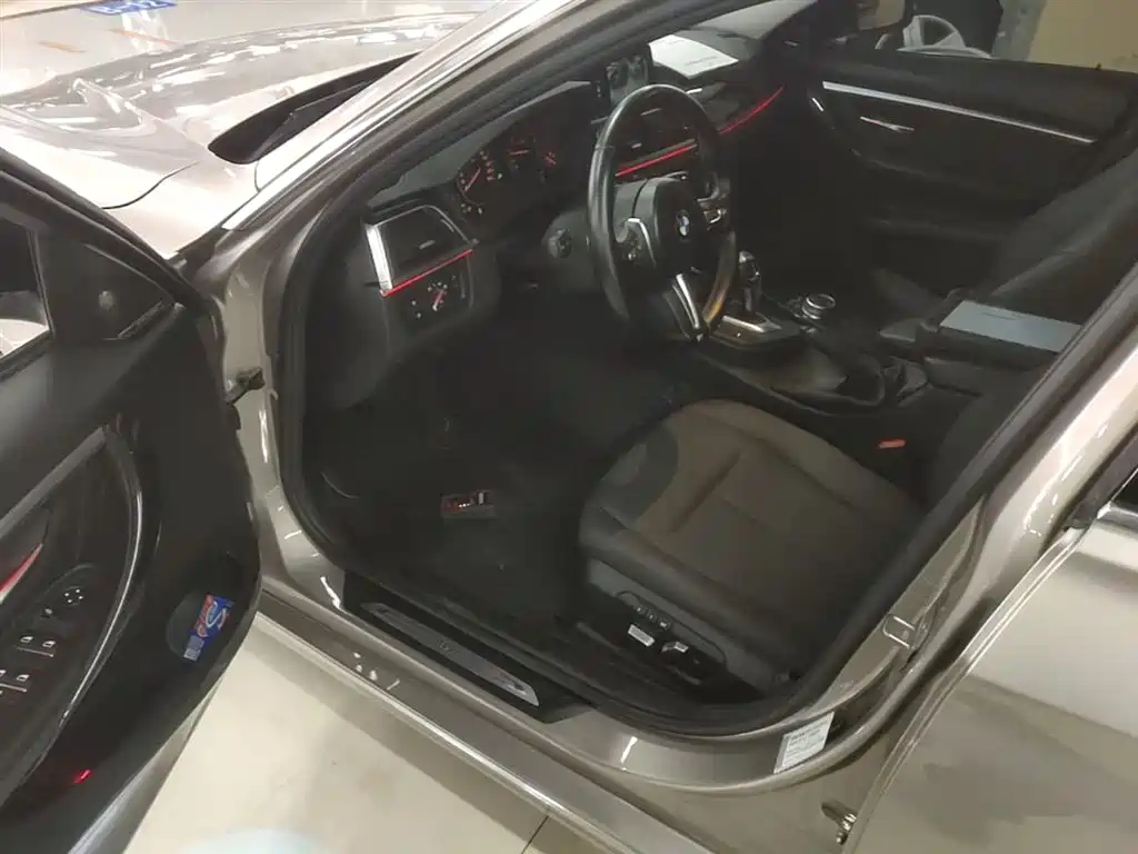 BMW 3 Series 2017 — фото 16