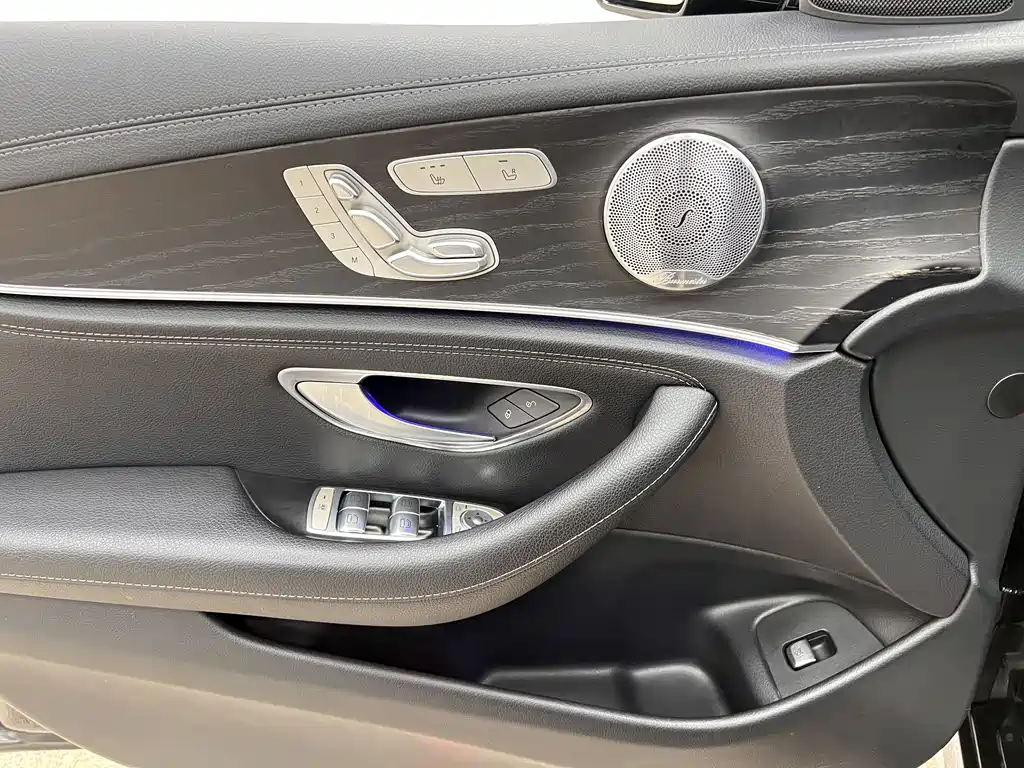 Mercedes-Benz E-Class 2020 — фото 28