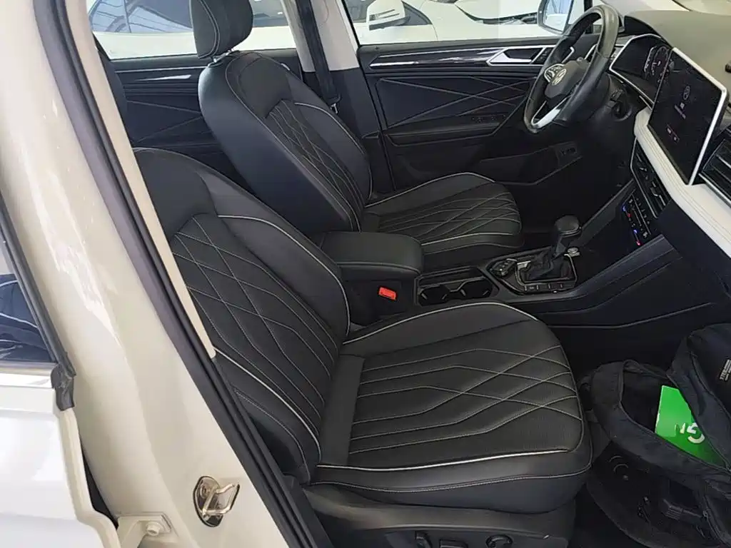 Volkswagen Tiguan L 2023 — фото 25