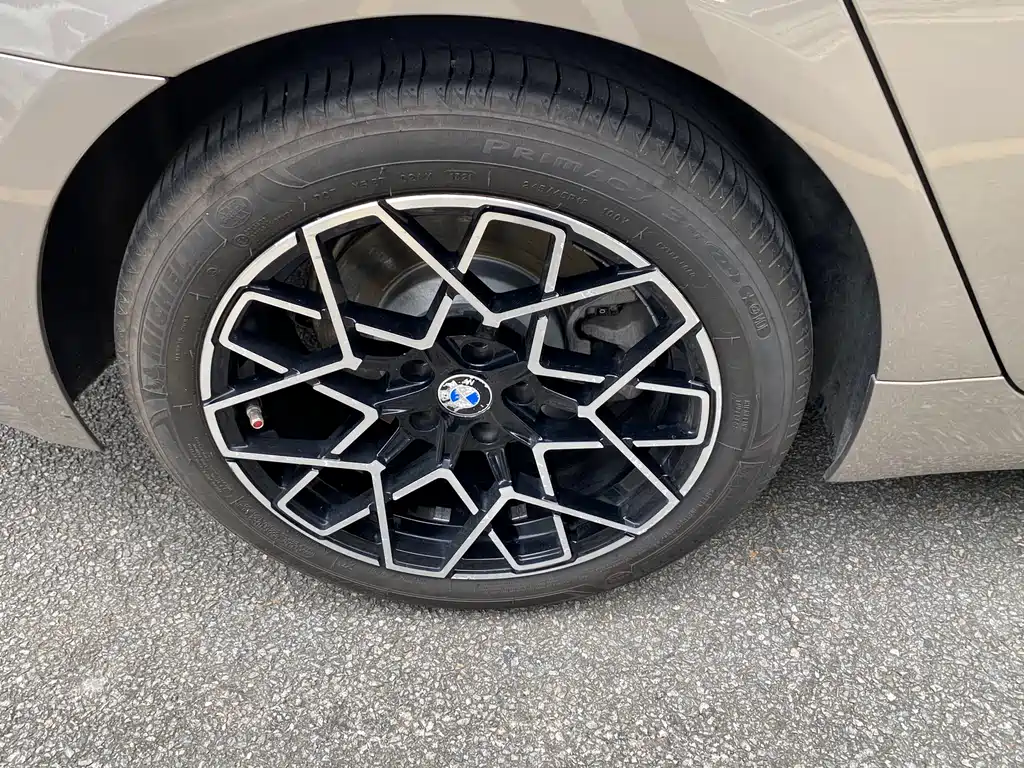 BMW 5 Series New Energy 2019 — фото 16